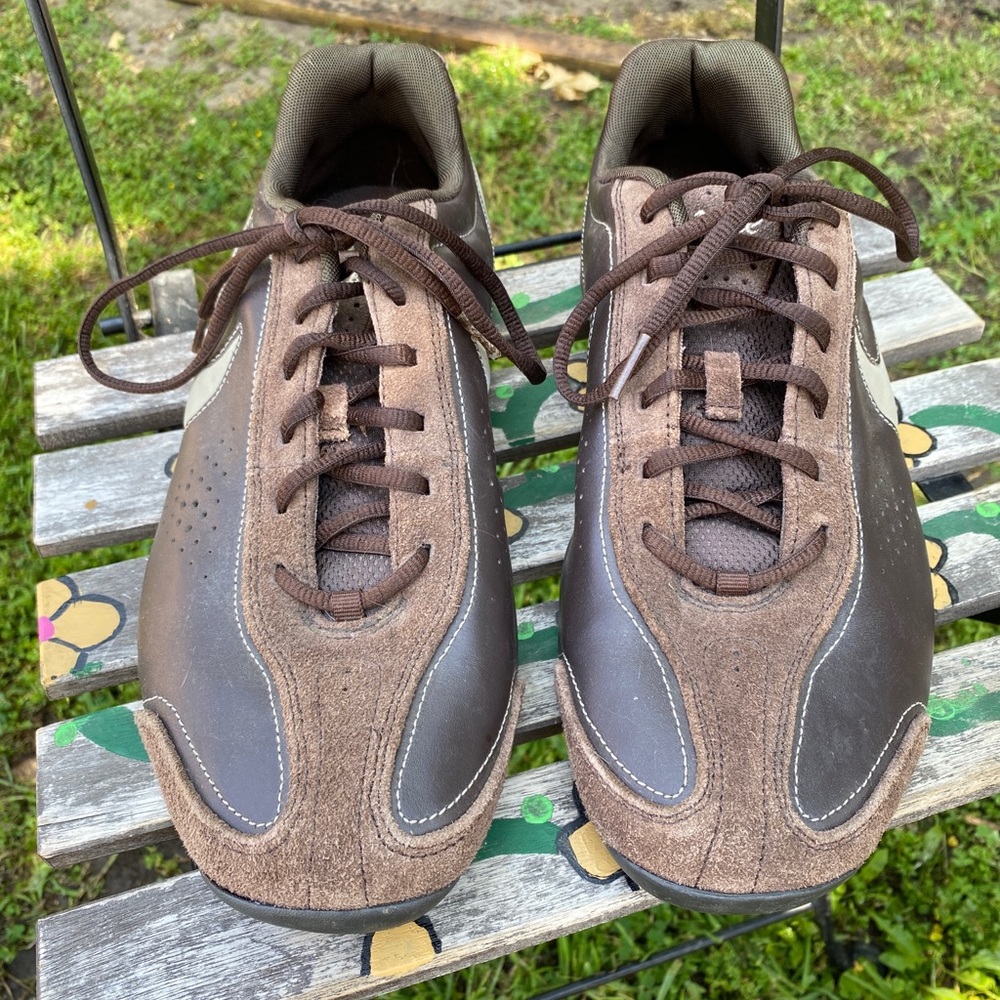 Men’s brown Nike casual sneakers